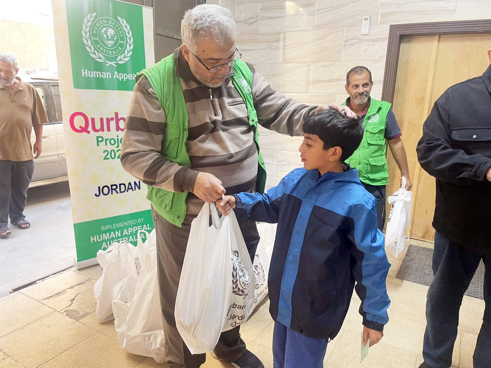 توزيع لحوم أضاحي استراليا ـ تاج الخير 2025 (5)