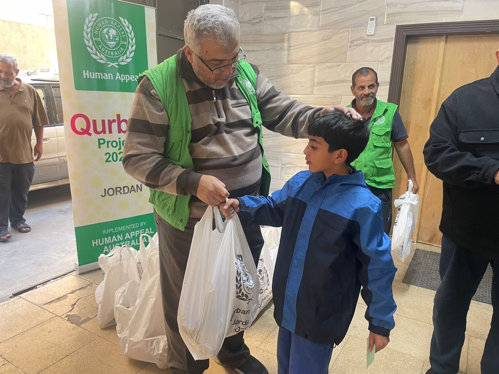 صةر توزيع لحوم أضاحي استراليا ـ تاج الخير 2025 (5)